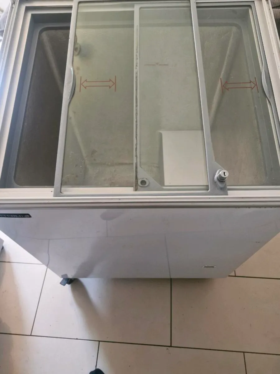 Ice cream freezer - Image 1