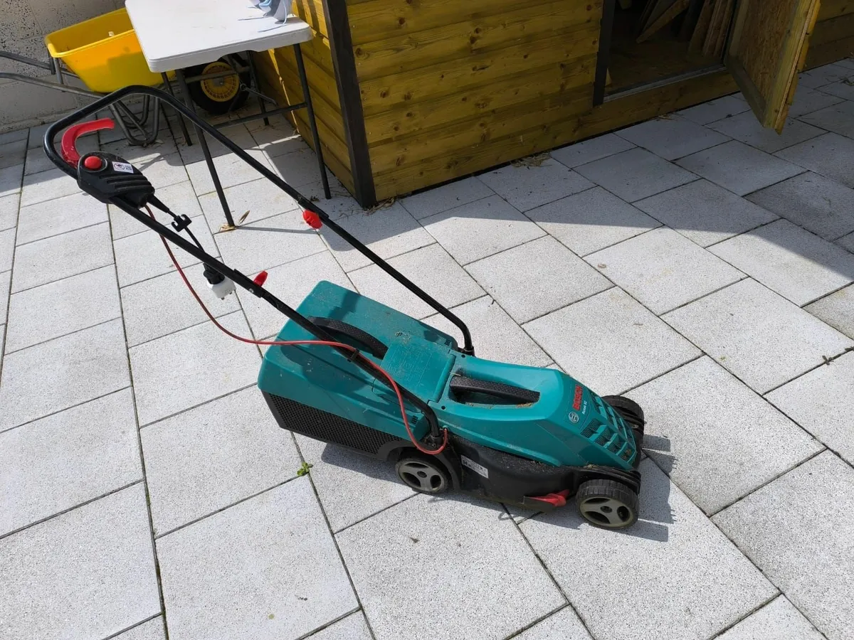 Bosh Rotak32 Lawnmower - Image 3