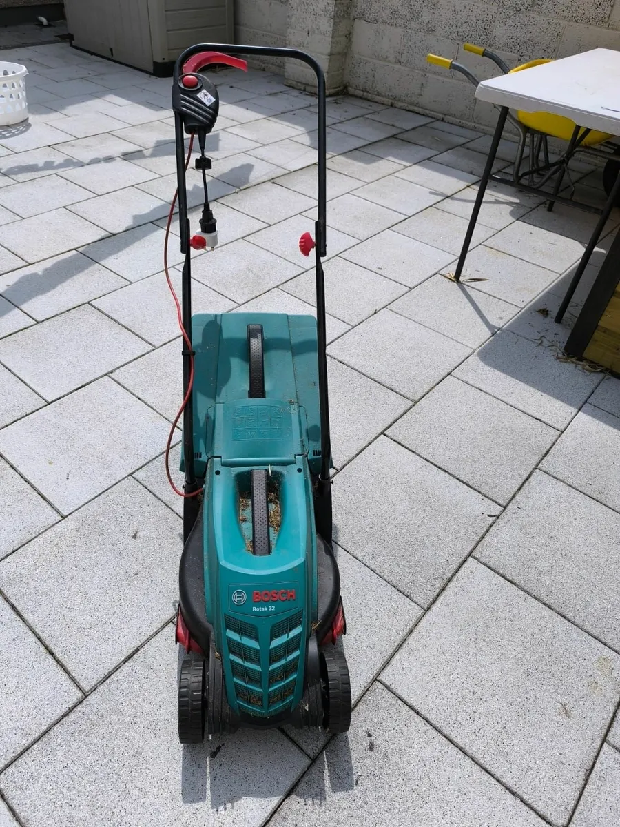Bosh Rotak32 Lawnmower - Image 1