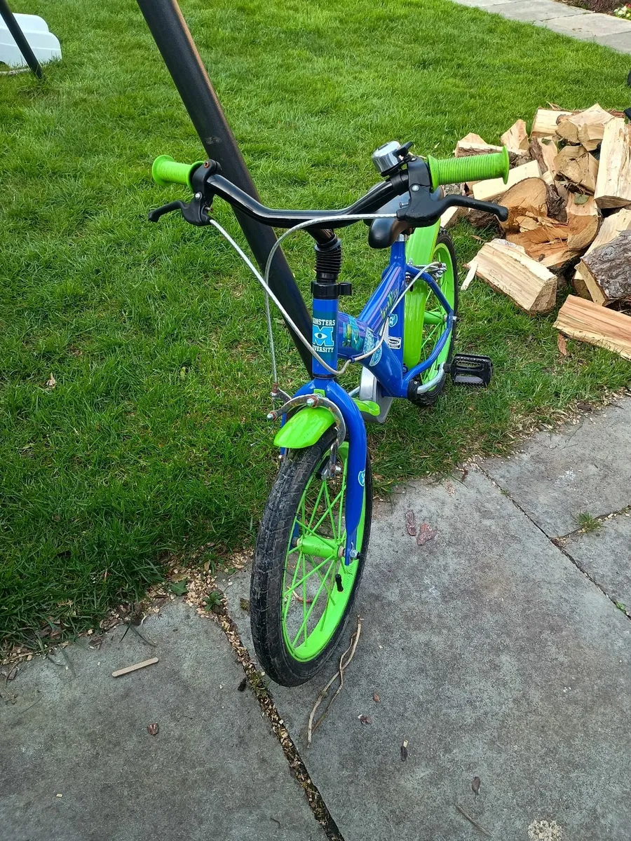 Bike with stabilisers - Image 2