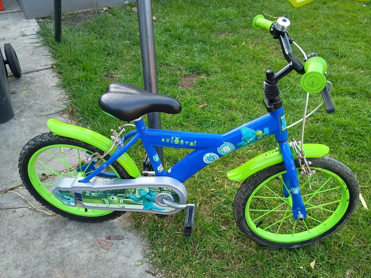 Bike with stabilisers - Image 4