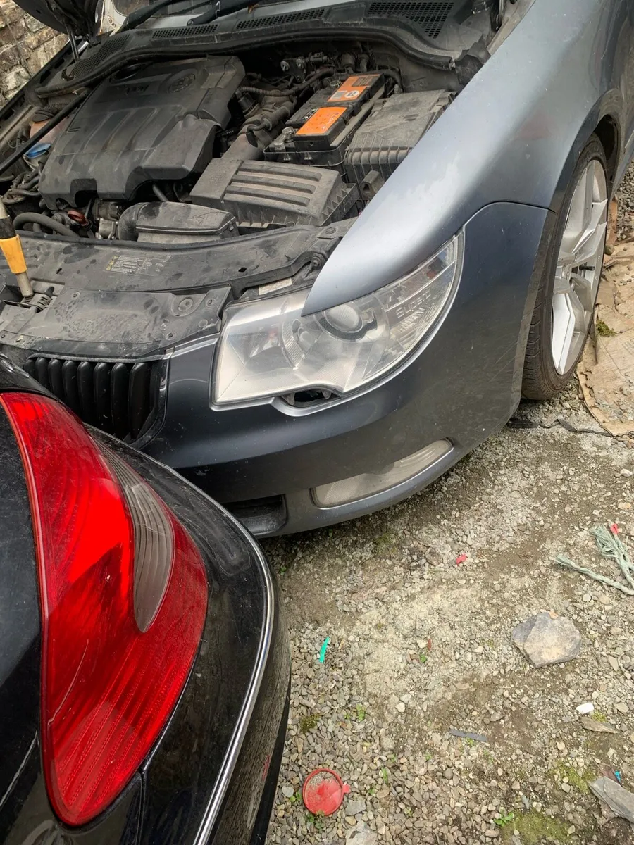 09 Skoda SuperB 2 l 170hp all parts for sale - Image 4