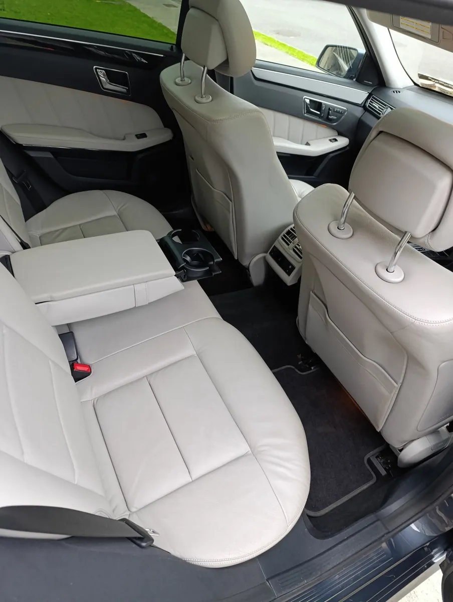 Mercedes-Benz E-Class 2010 - Image 2
