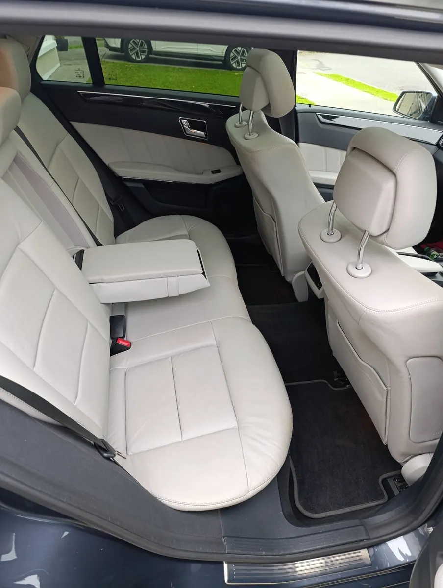 Mercedes-Benz E-Class 2010 - Image 3