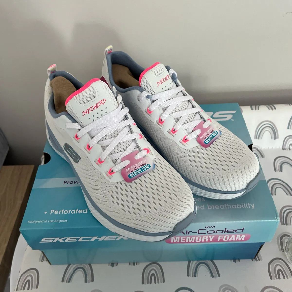 Sketchers. - Image 1