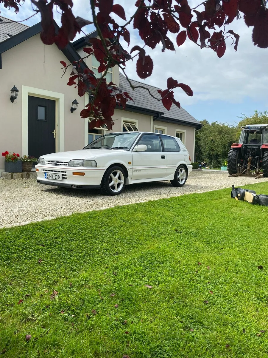 Toyota Corolla 1.3 GL - Image 1