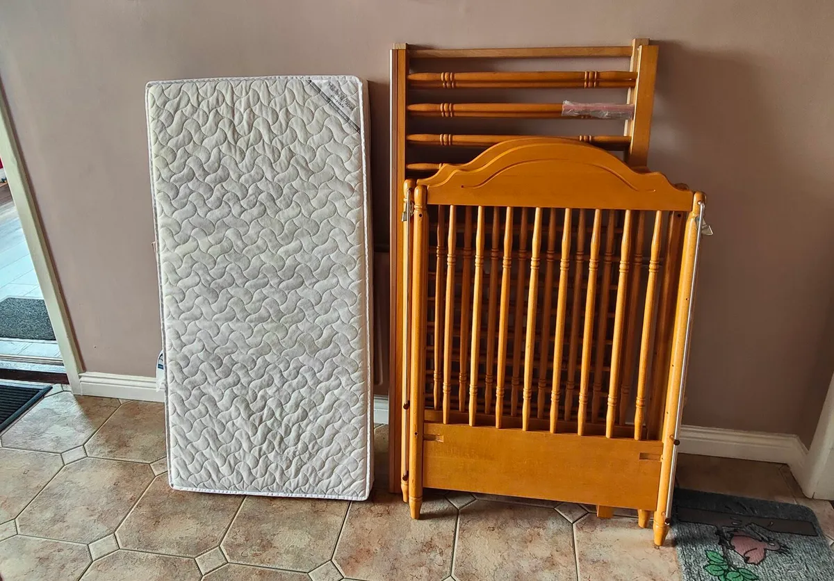 Timber cot