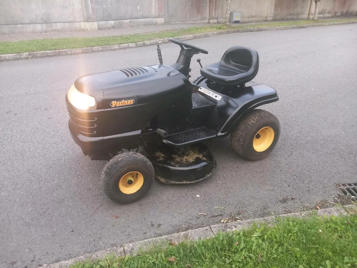 Ride on lawnmower - Image 2