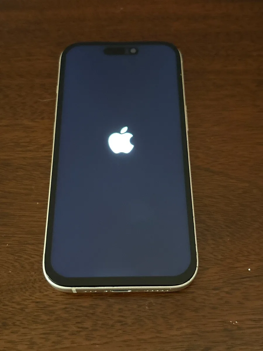 iPhone 15 - Image 2