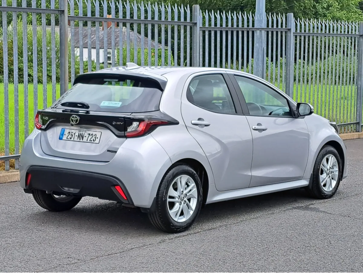 Toyota Yaris LUNA 1.5 HYBRID 115BHP AUTOMATIC **RE - Image 3