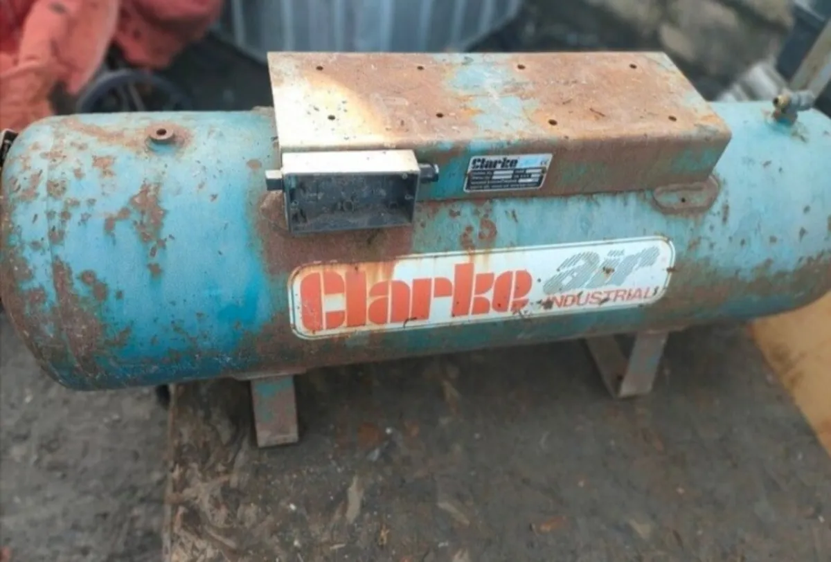 Compressor air tanks - Image 1