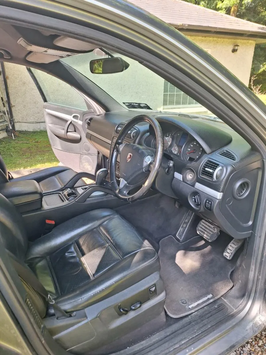 Car - Image 3