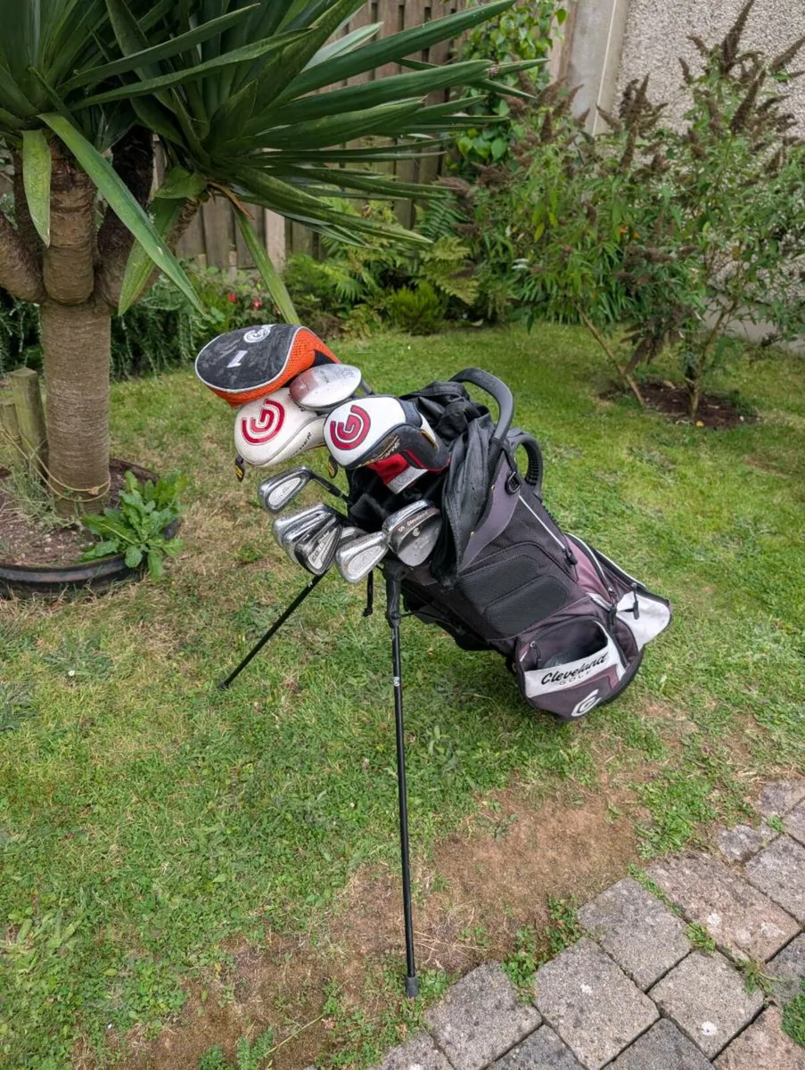 Cleveland Golf clubs & bag read add can do cheaper - Image 2