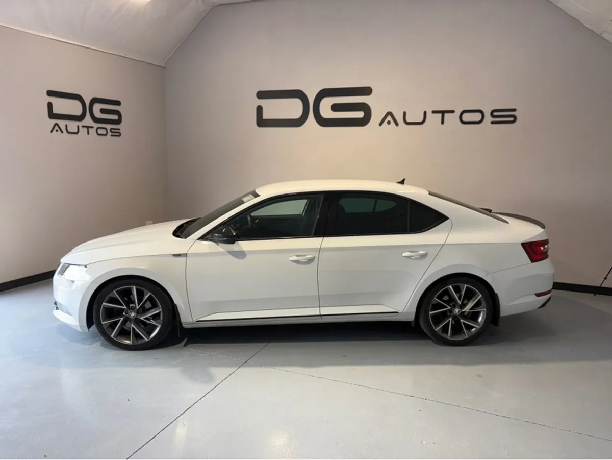 Skoda Superb 2.0 TDI Sportline 150PS 5DR - Image 1