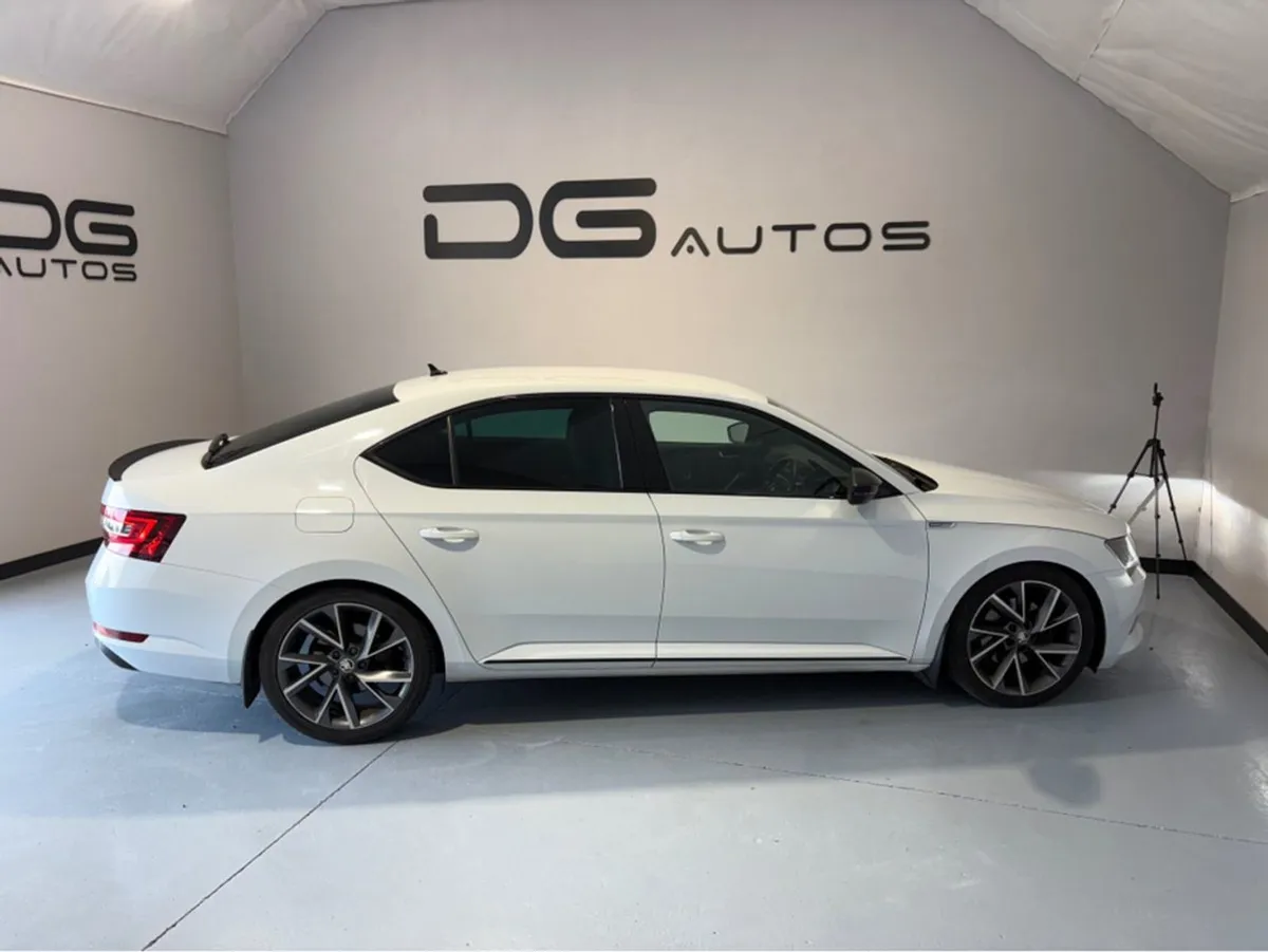 Skoda Superb 2.0 TDI Sportline 150PS 5DR - Image 2