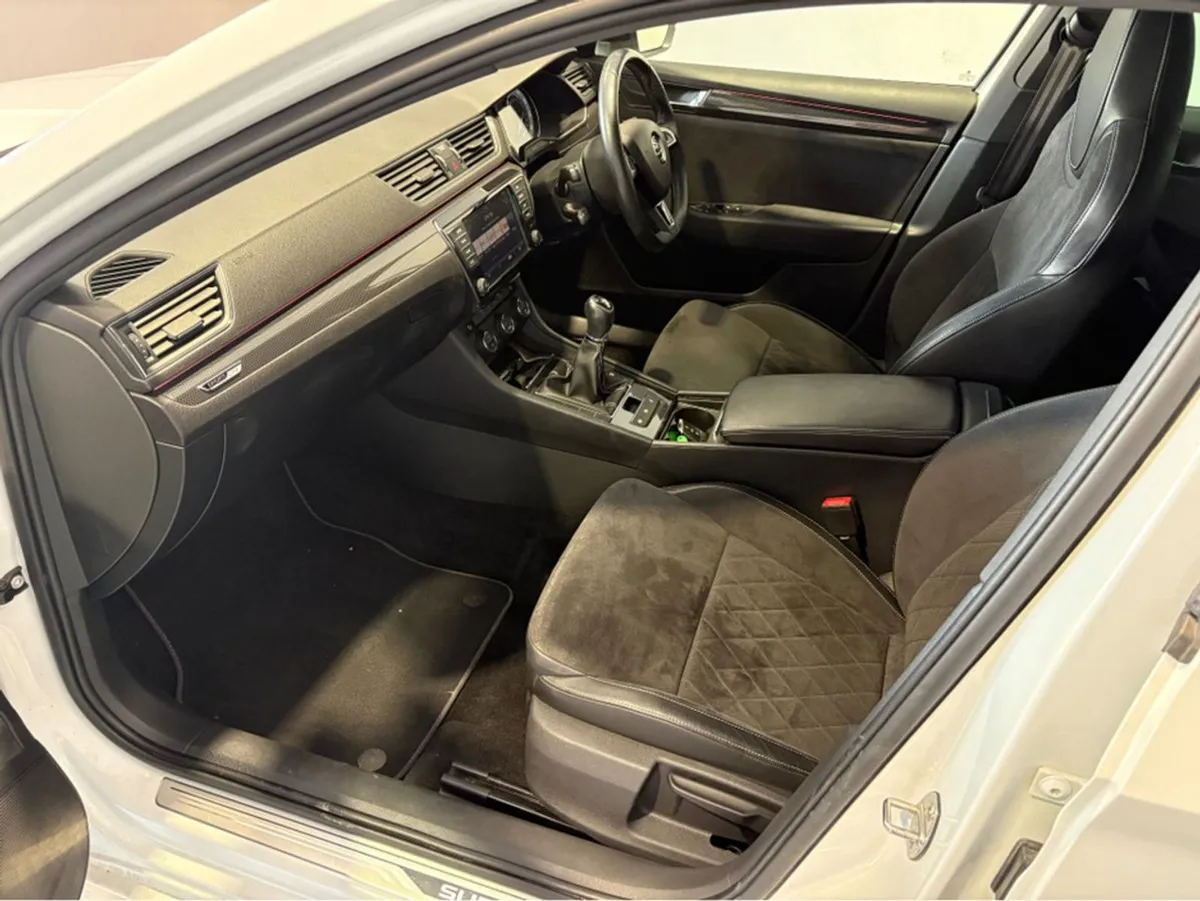 Skoda Superb 2.0 TDI Sportline 150PS 5DR - Image 4