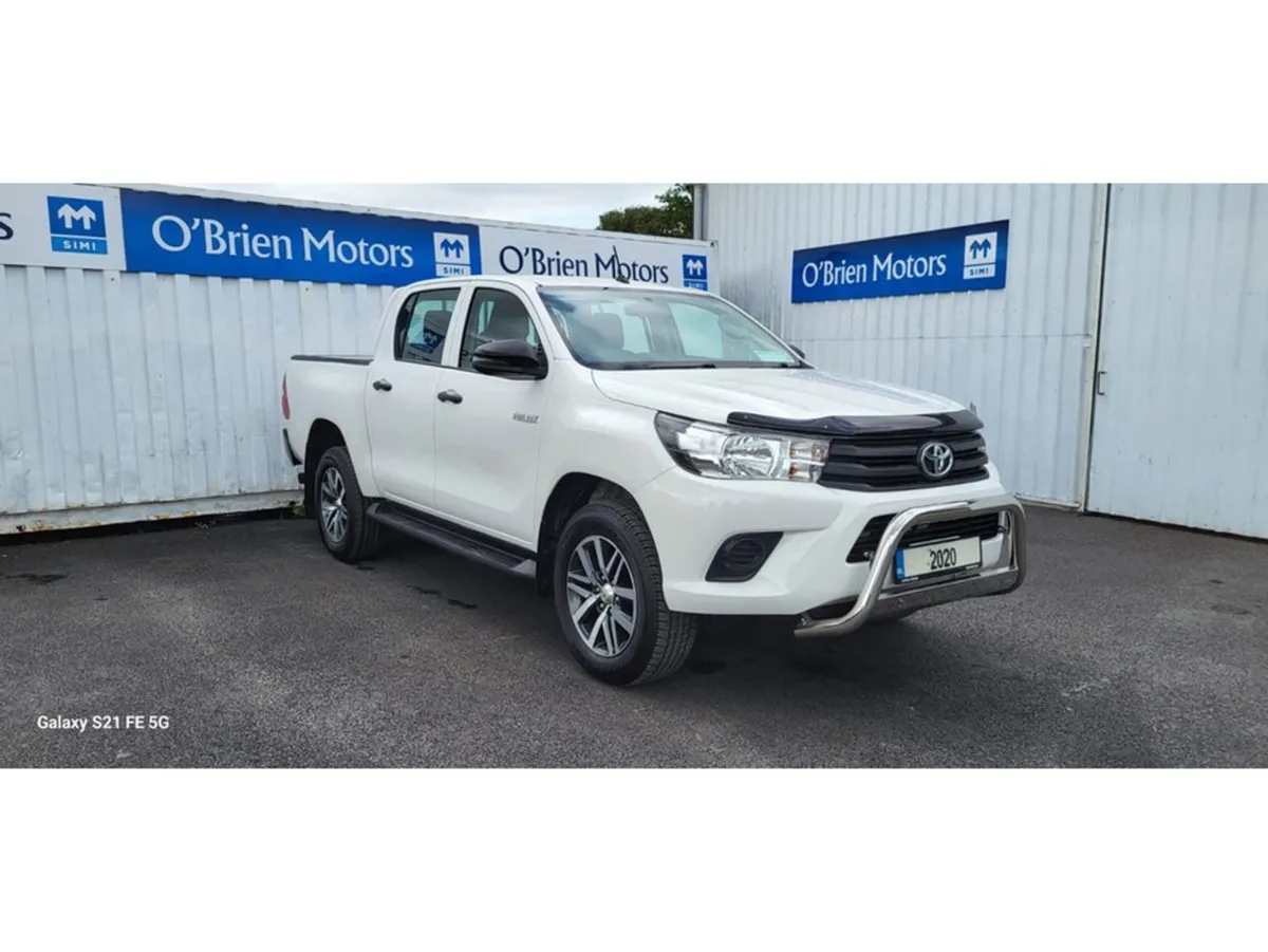 Toyota HiLux Active Plus D-4d 4WD DCB - Image 1