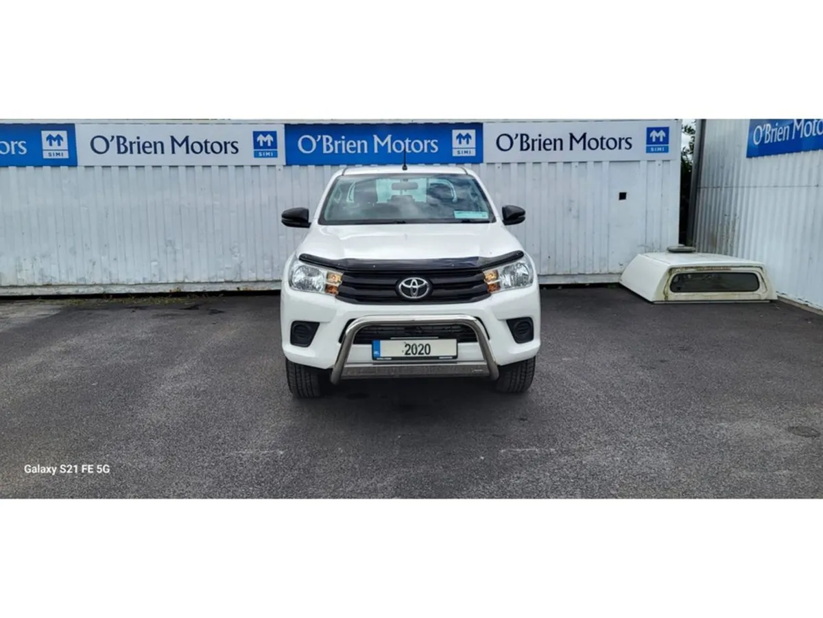 Toyota HiLux Active Plus D-4d 4WD DCB - Image 2