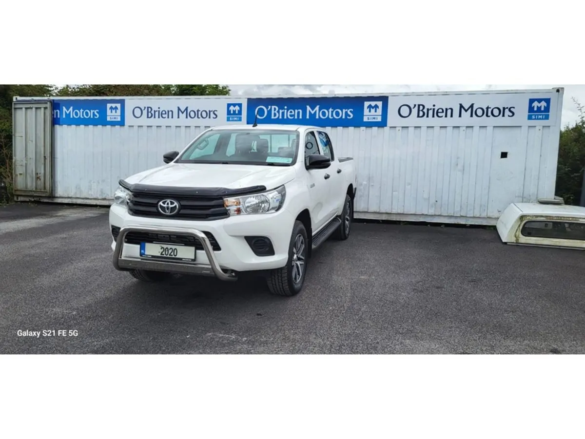 Toyota HiLux Active Plus D-4d 4WD DCB - Image 3