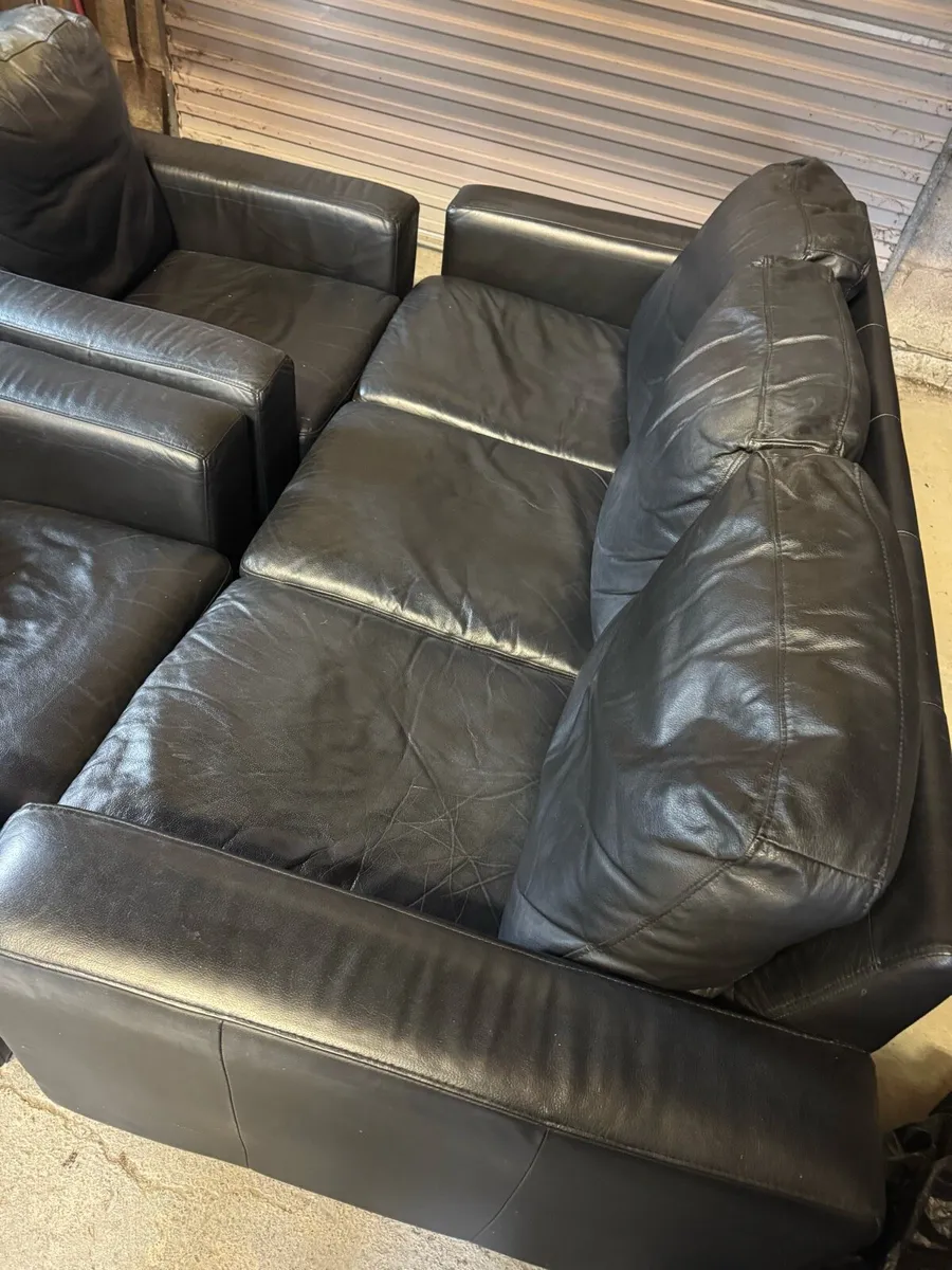3 Piece Leather Sofa - Image 1
