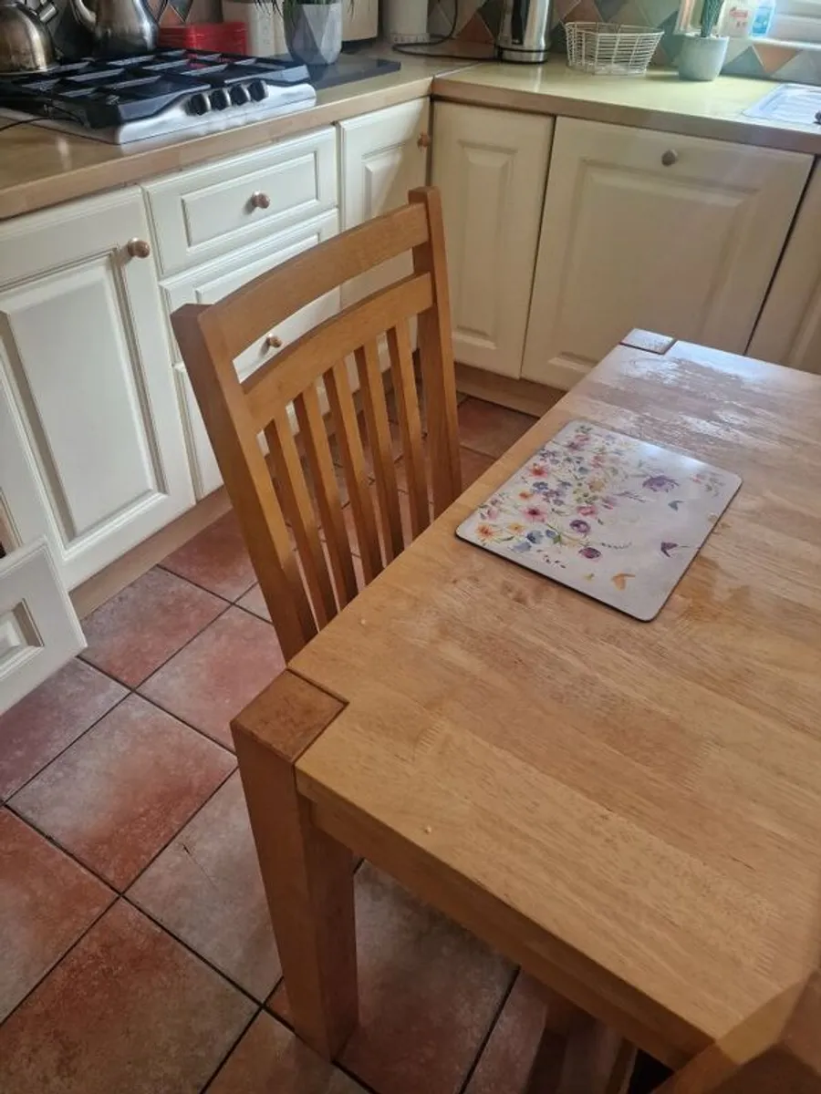 Table and 6 chairs - Image 2