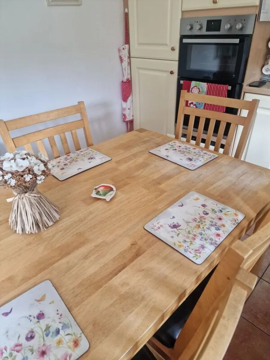 Table and 6 chairs - Image 3