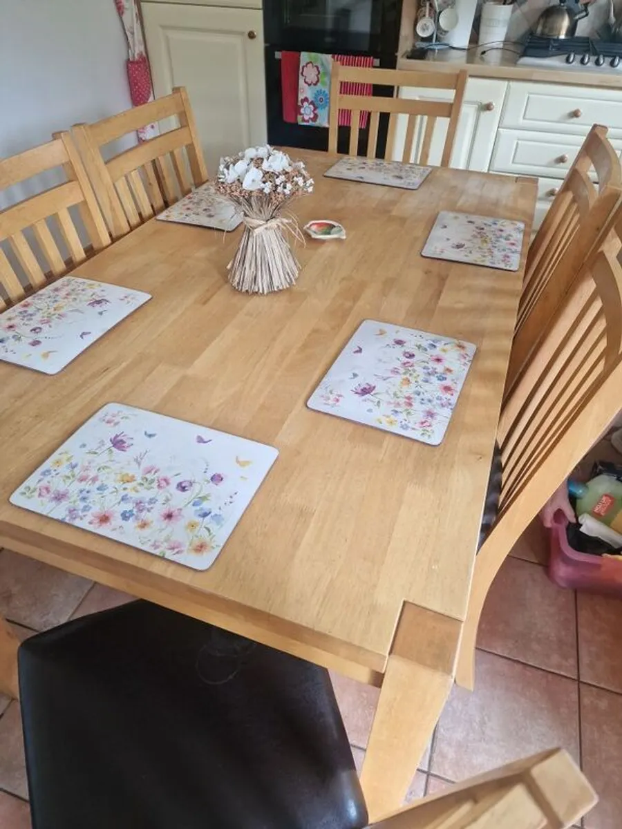 Table and 6 chairs - Image 4