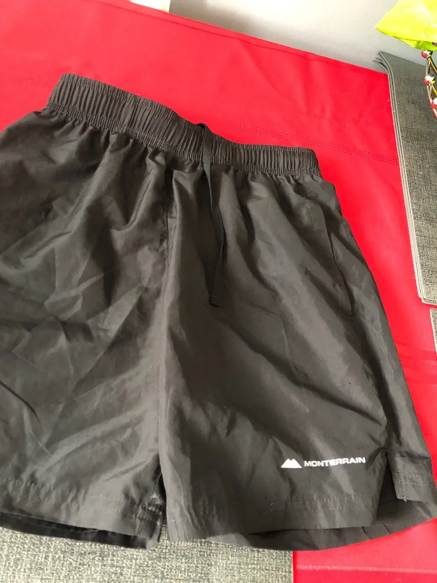 Boys monterrain shorts size L €15 - Image 2