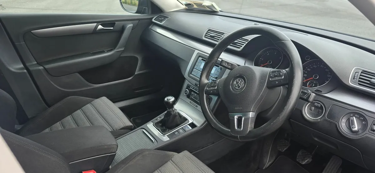Volkswagen Passat 2.0 TDI Sport 2011 - Image 4