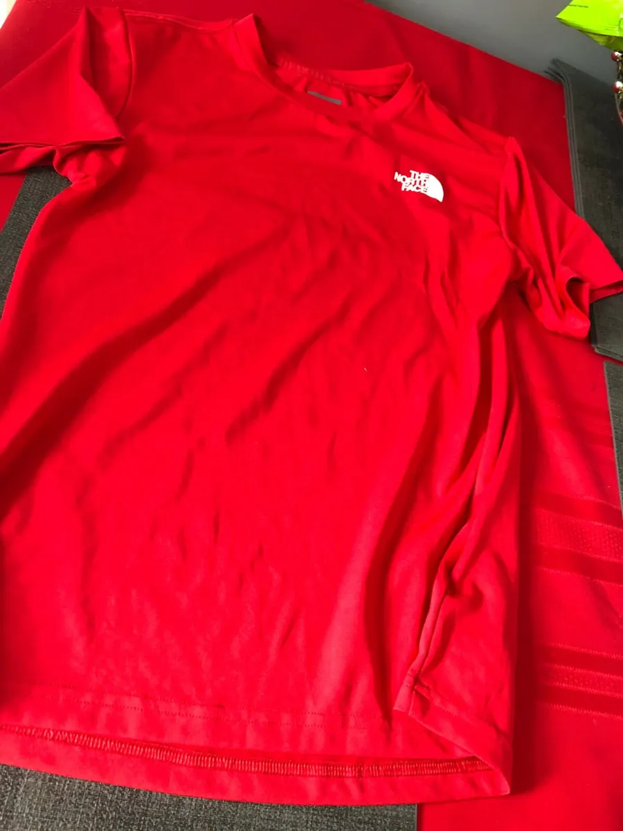 Boys northface teeshirt size M €10 - Image 1