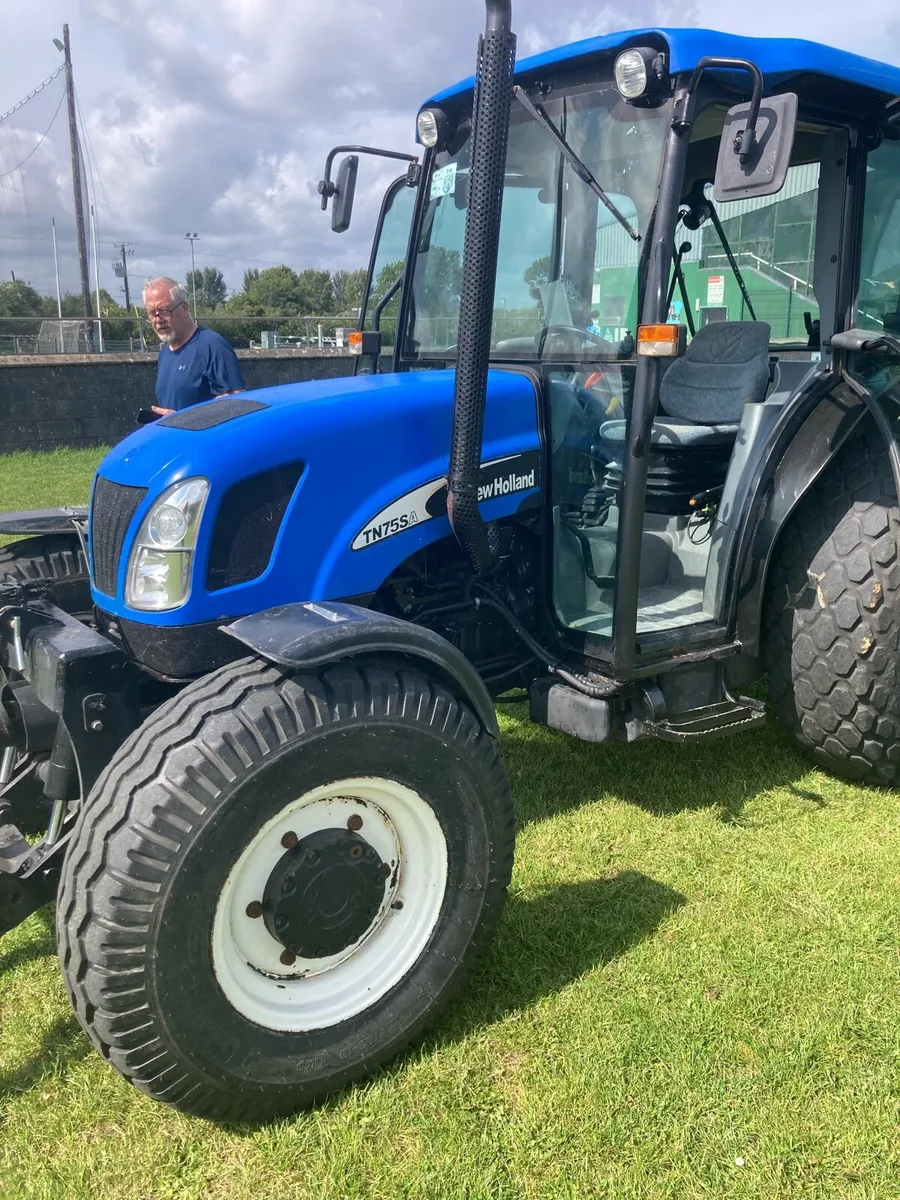 New Holland Tractor - Image 4