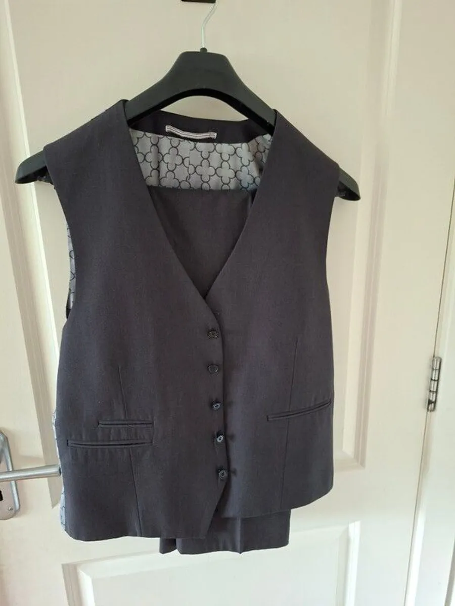 Skopes 3 Piece suit - Image 3