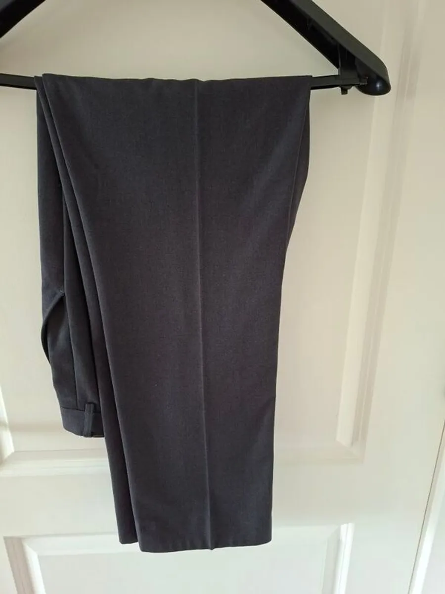 Skopes 3 Piece suit - Image 4