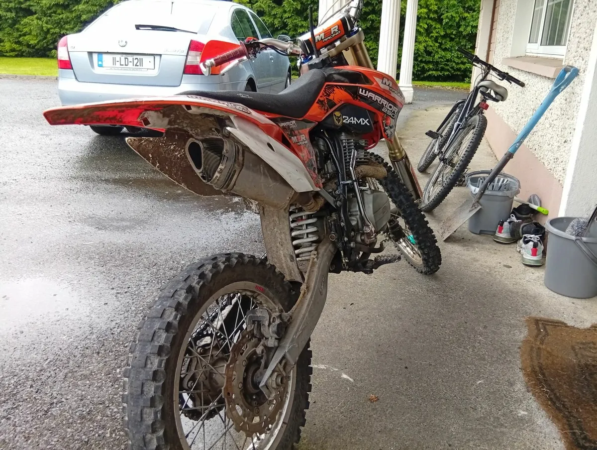 Motorcycle - Image 4