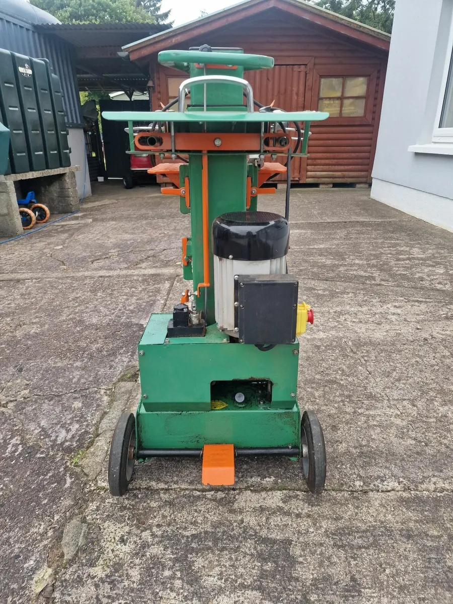 Log Splitter - Image 1