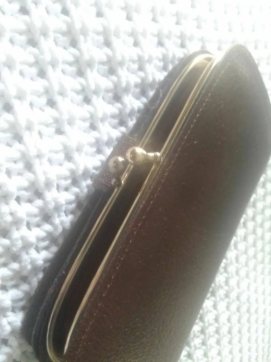 VINTAGE BROWN LEATHER PURSE UNUSED - Image 1
