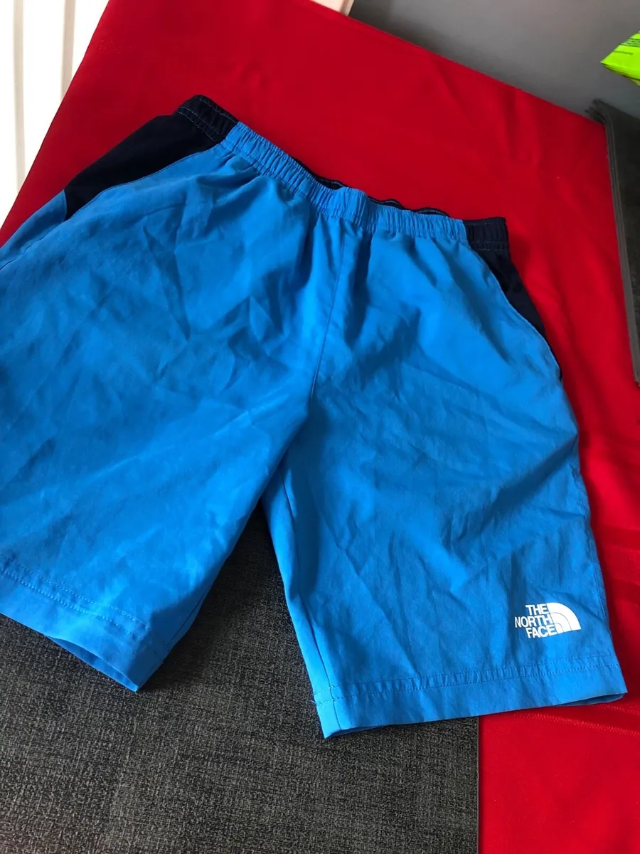 Boys northface shorts size M €10 - Image 1