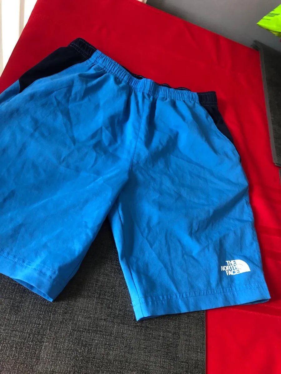 Boys northface shorts size M €10 - Image 2