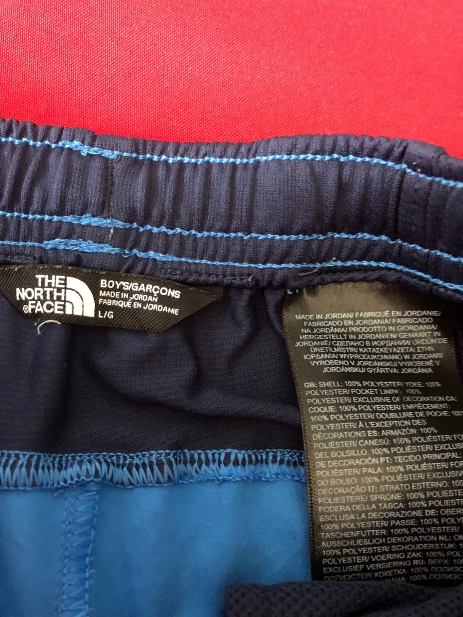 Boys northface shorts size M €10 - Image 3