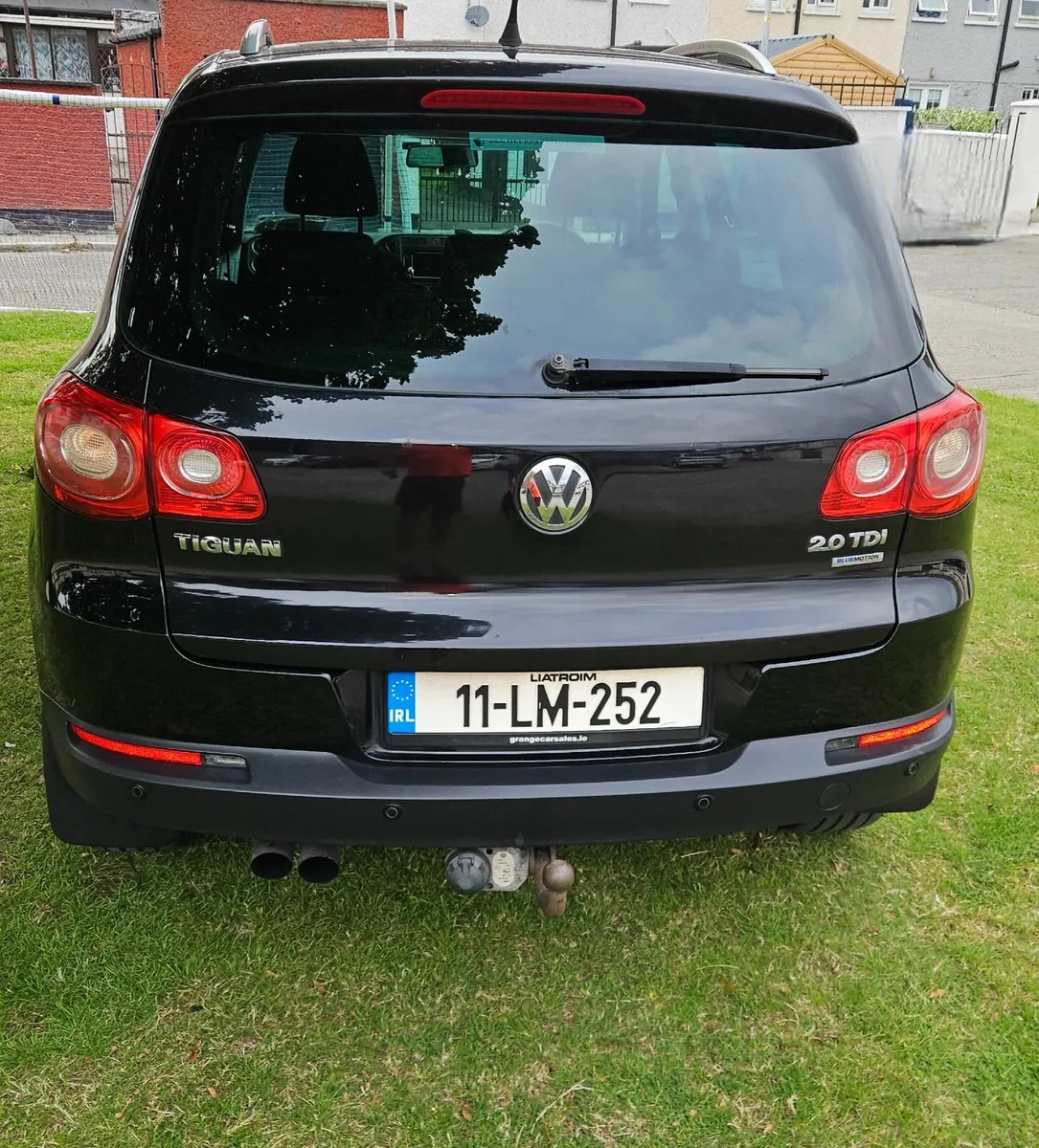 Volkswagen Tiguan 2011 - Image 2