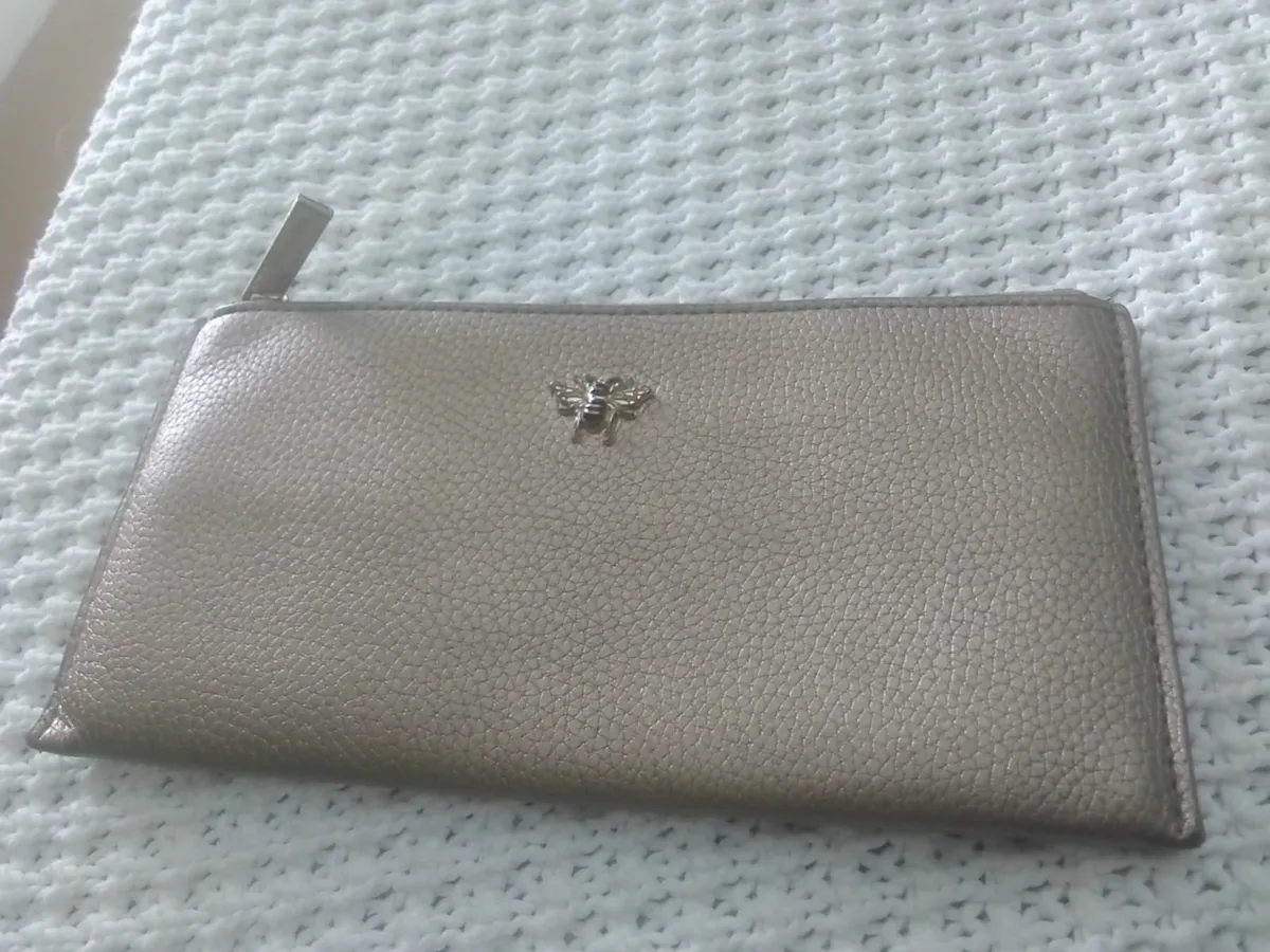 GOLD ALICE WEAVER PURSE NEW UNUSED - Image 1