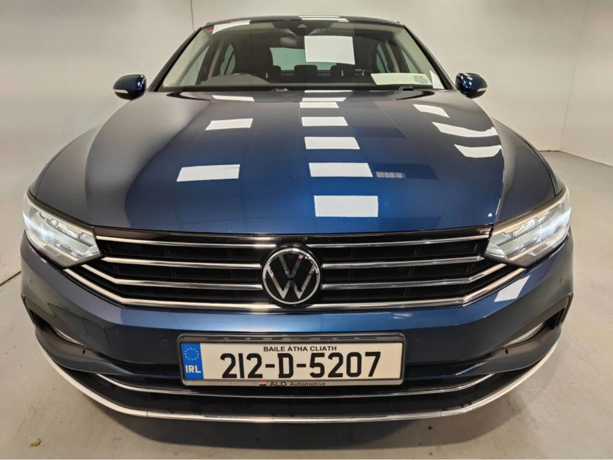 Volkswagen Passat Elegance 2.0 TDI Manual 6speed - Image 2