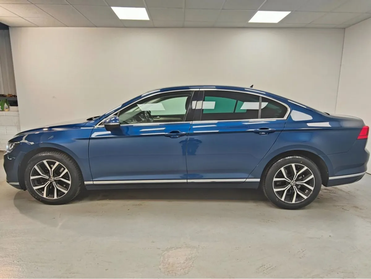 Volkswagen Passat Elegance 2.0 TDI Manual 6speed - Image 3