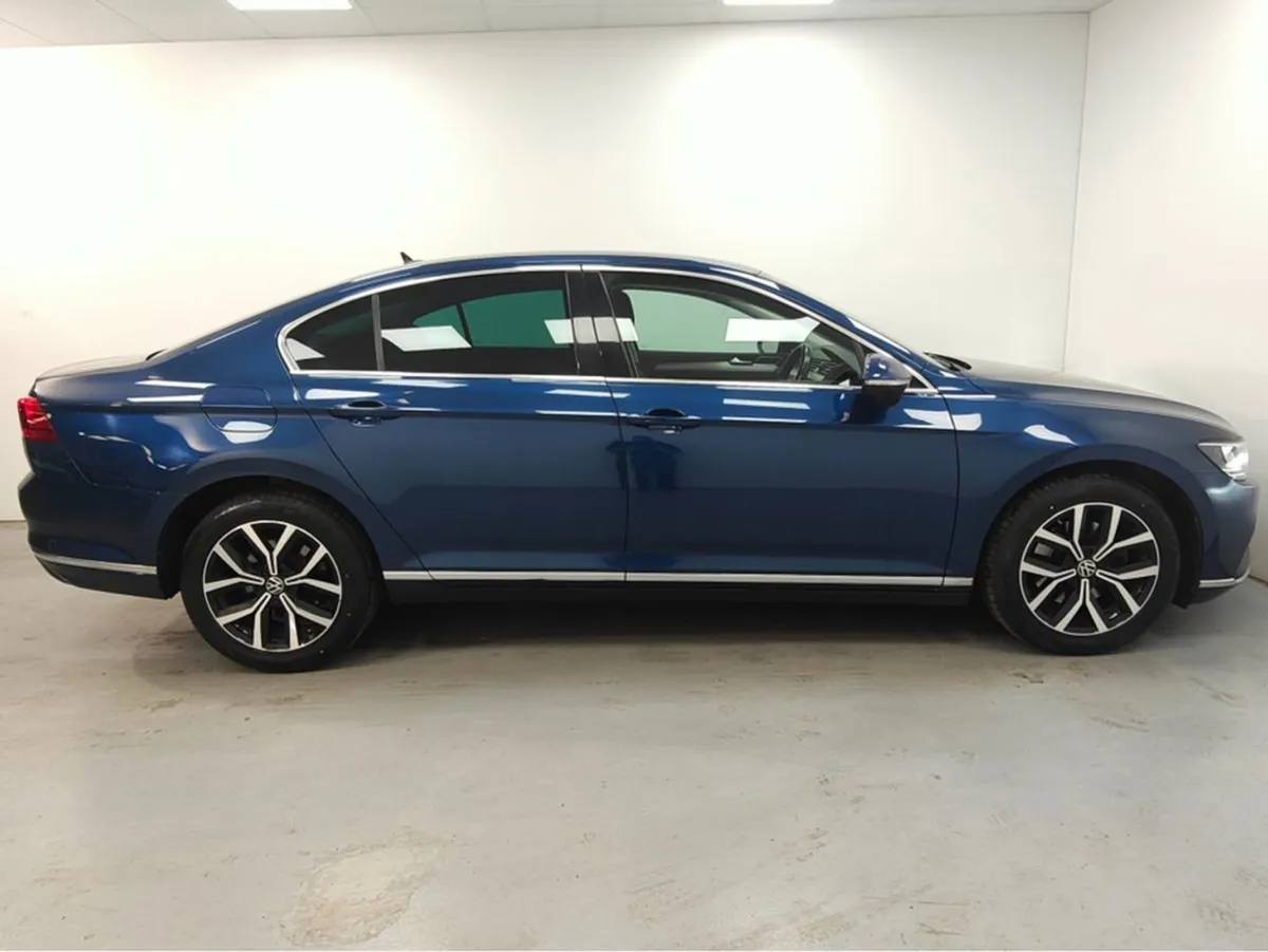 Volkswagen Passat Elegance 2.0 TDI Manual 6speed - Image 4