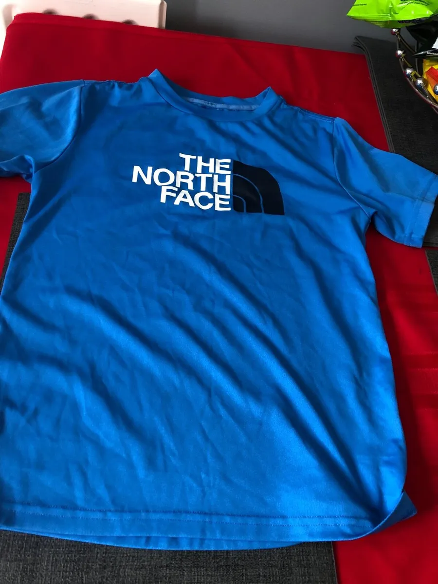 Boys northface teeshirt size M €10 - Image 4