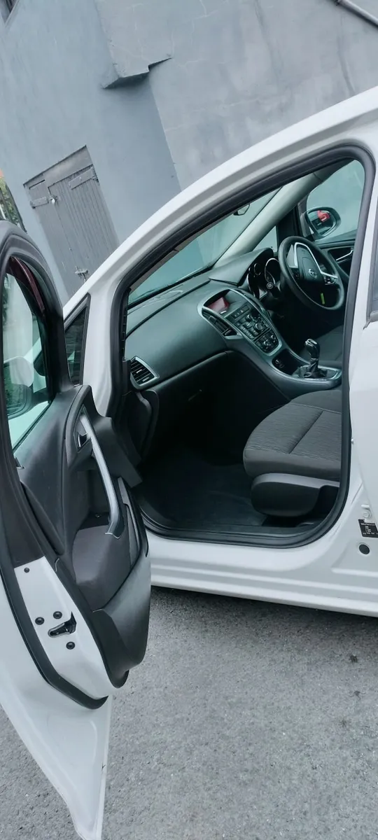 Van - Image 3