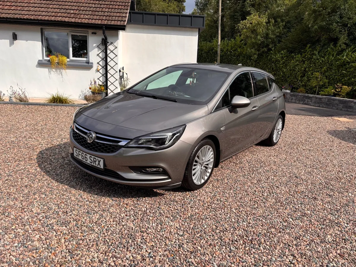 2017 automatic Vauxhall Astra - Image 1