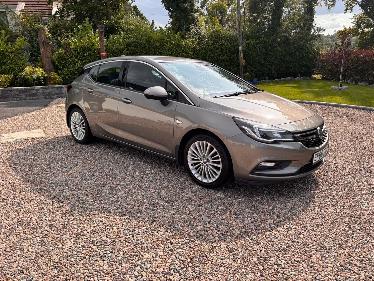 2017 automatic Vauxhall Astra - Image 2