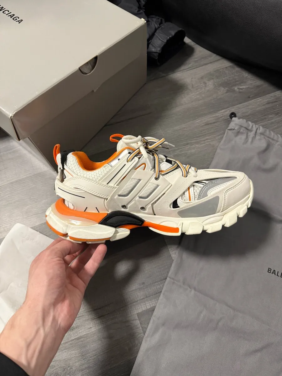 Balenciaga tracks - Image 1