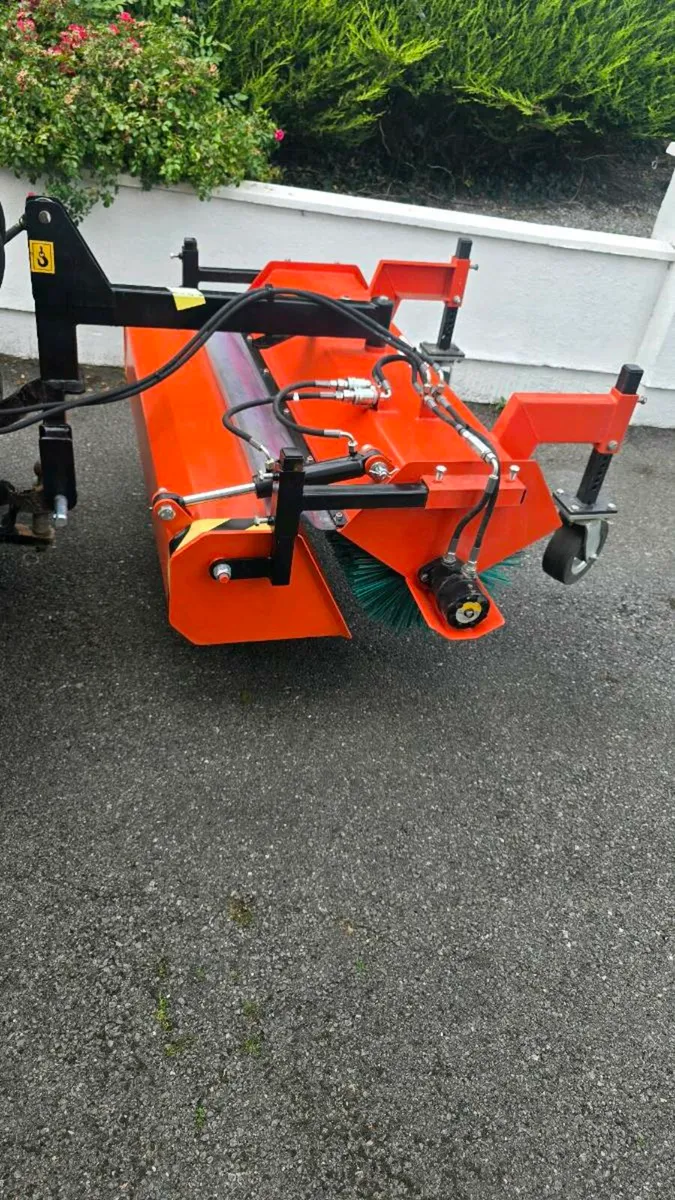 Hydraulic sweeper AS NEW - Image 2